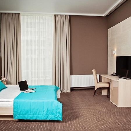 Hotel Versailles ลุตสกาย ภายนอก รูปภาพ