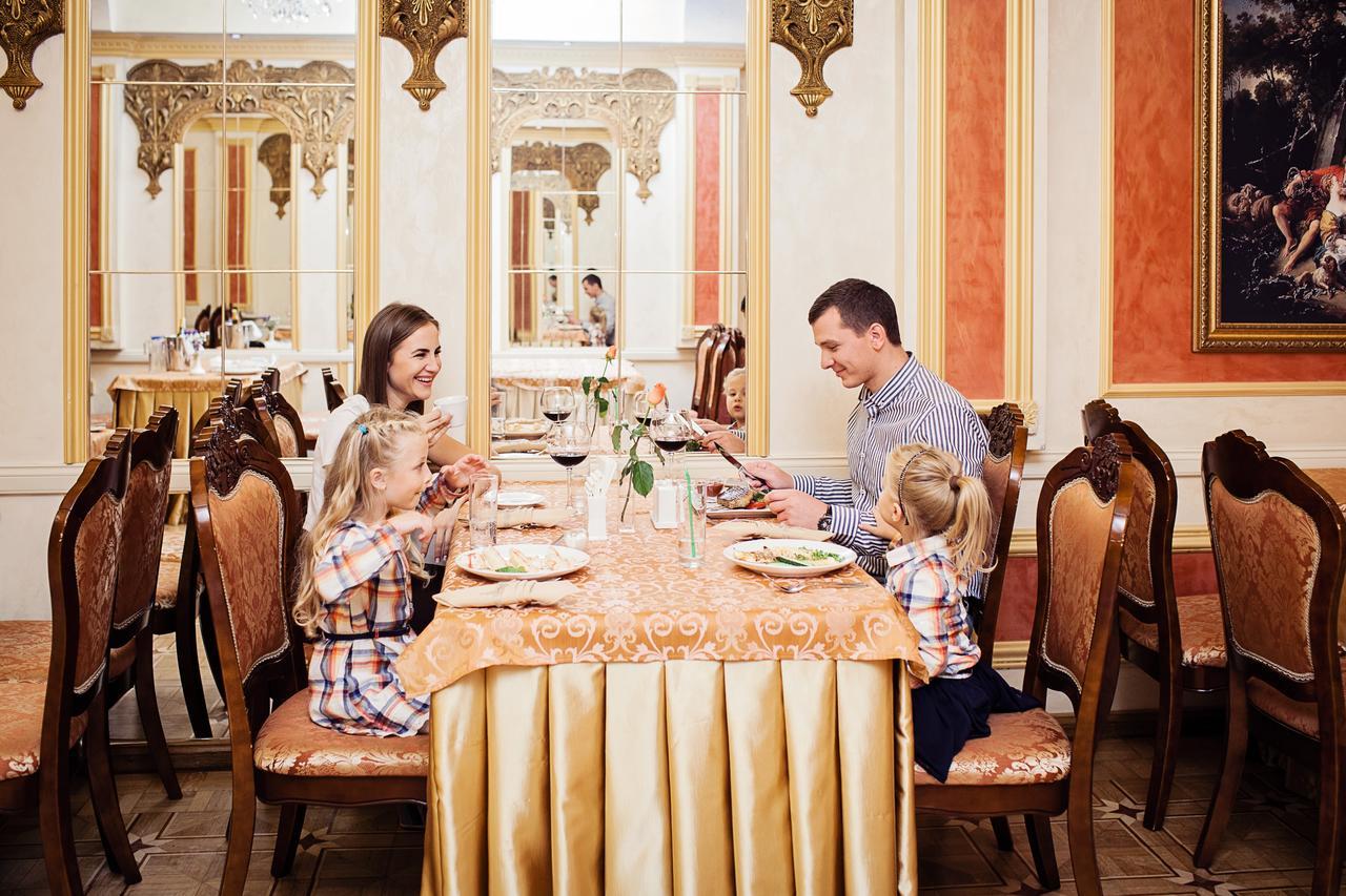 Hotel Versailles ลุตสกาย ภายนอก รูปภาพ