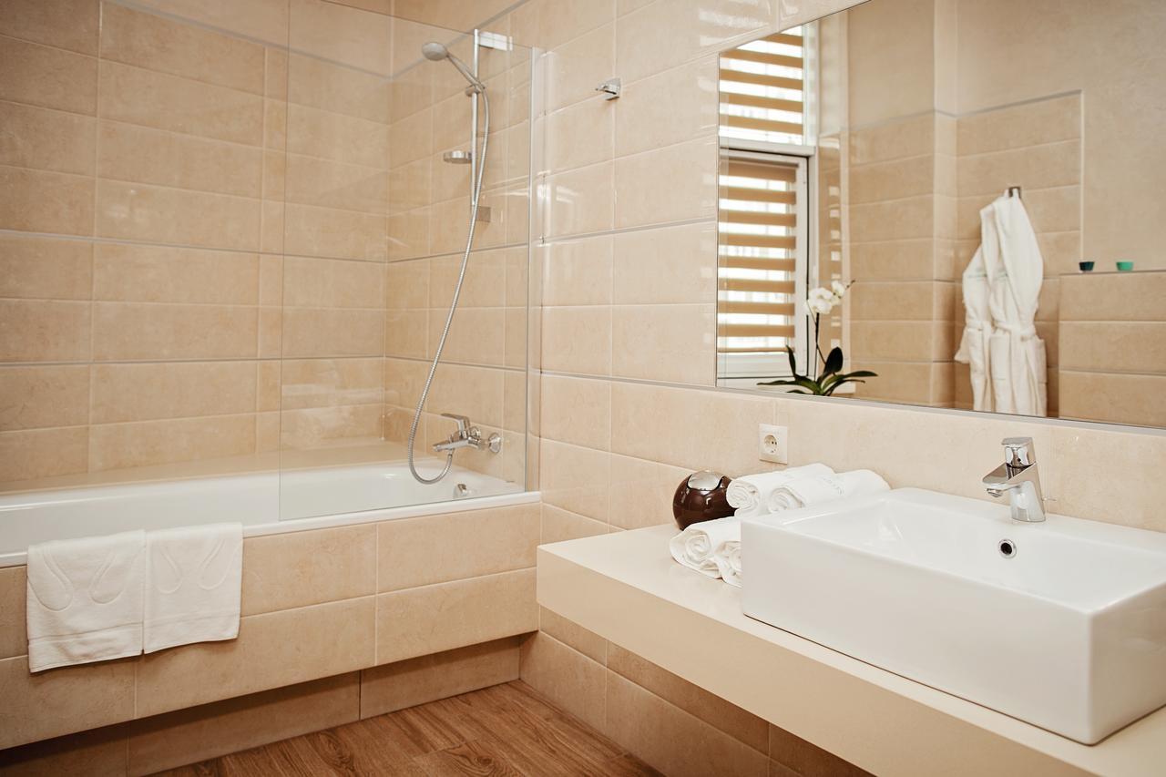 Hotel Versailles ลุตสกาย ภายนอก รูปภาพ
