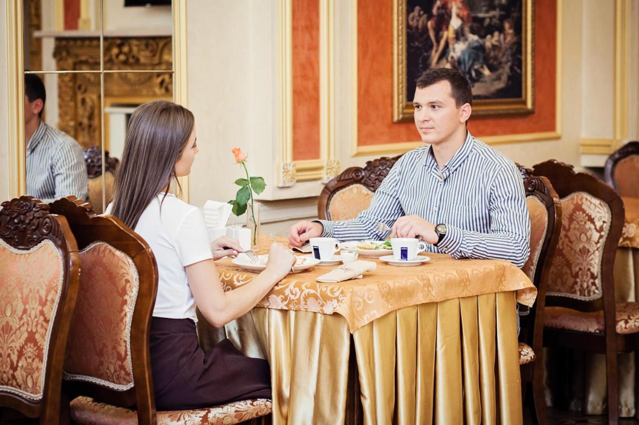 Hotel Versailles ลุตสกาย ภายนอก รูปภาพ